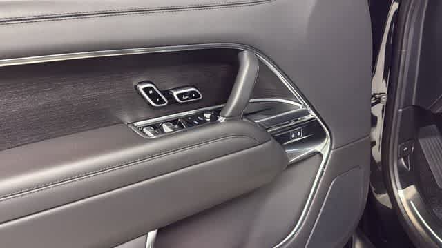 Used 2025 Land Rover Range Rover SE AWD/4WD image 10