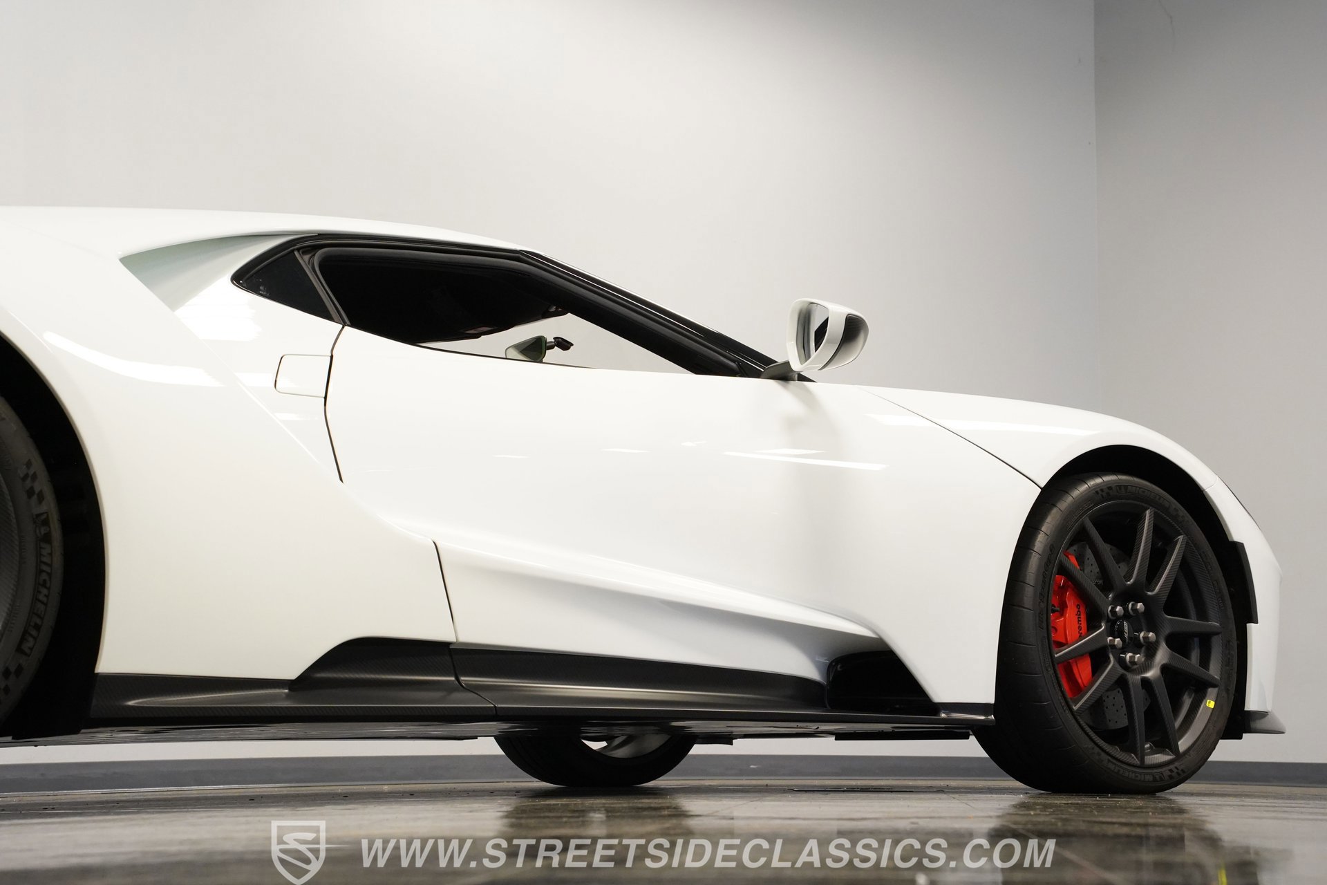 Used 2017 Ford GT RWD image 31