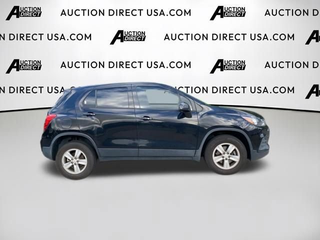 Used 2022 Chevrolet Trax LS w/ Tint and Cruise Package AWD/4WD image 9