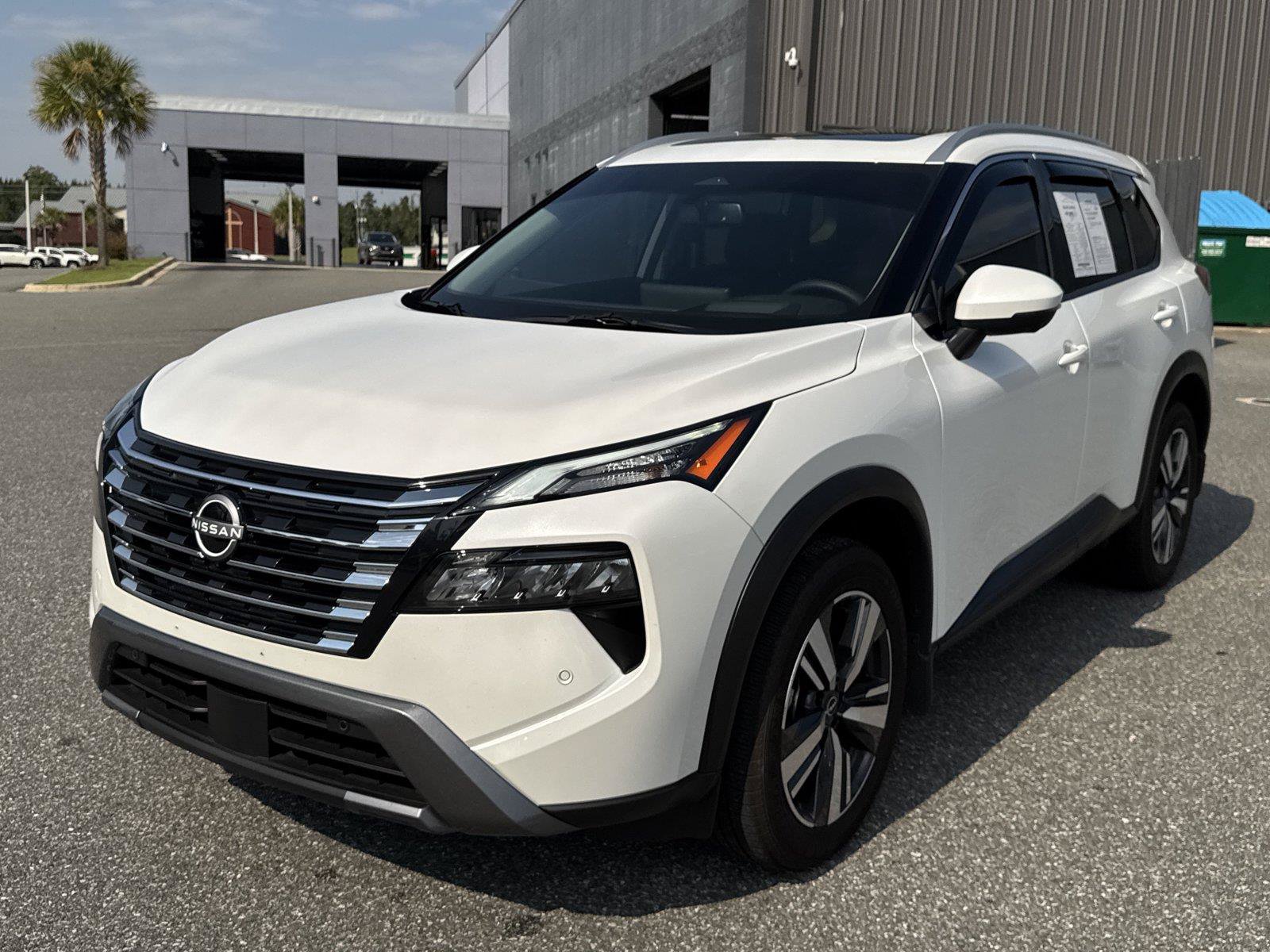 Used 2025 Nissan Rogue SL w/ SL Premium Package FWD image 7