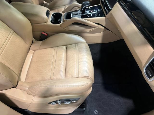 Used 2019 Porsche Cayenne AWD/4WD image 29