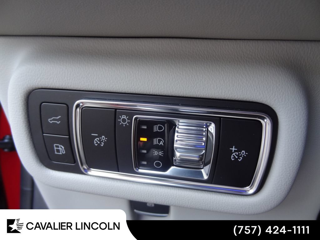 Used 2026 Lincoln Nautilus Premier AWD/4WD image 16