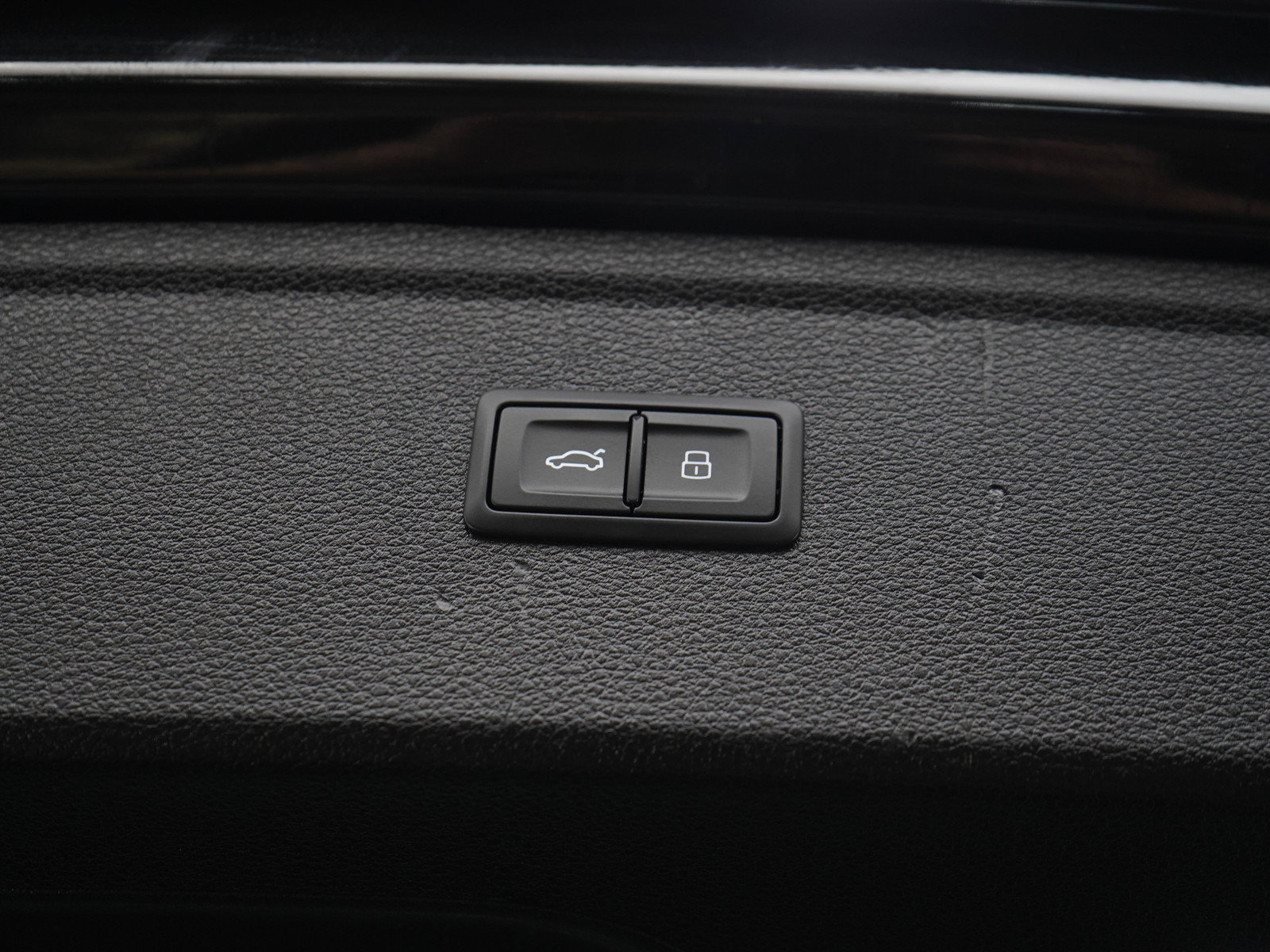 Used 2024 Audi Q5 e Premium w/ Convenience Package AWD/4WD image 18
