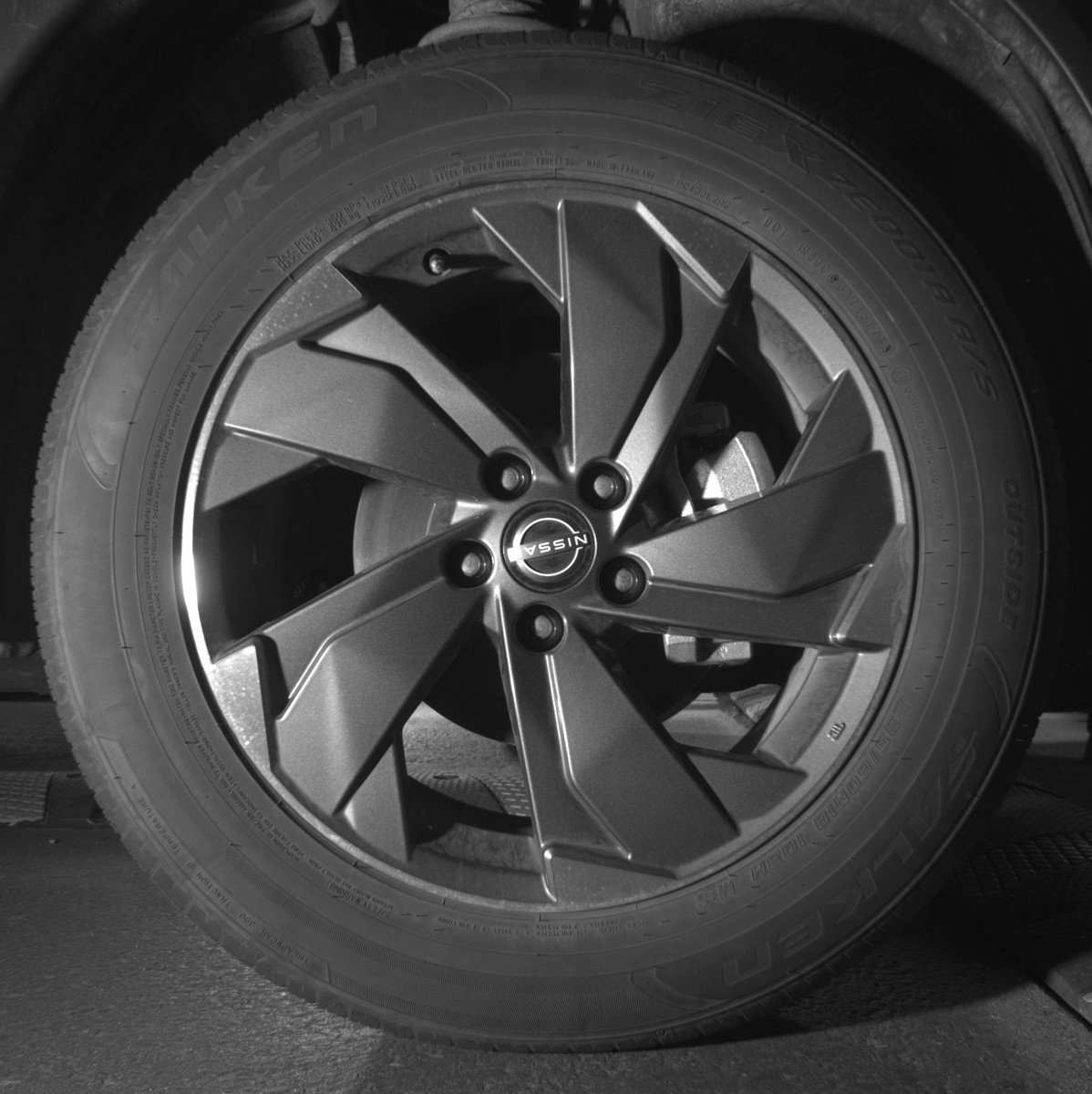 Used 2025 Nissan Rogue SV FWD image 13