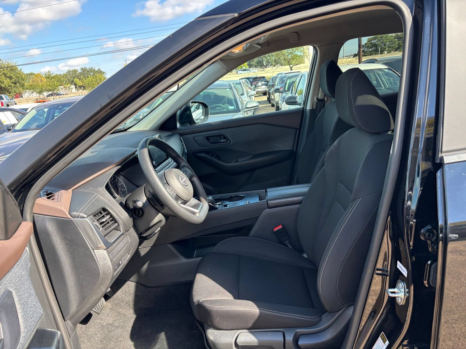 Used 2023 Nissan Rogue S FWD image 25