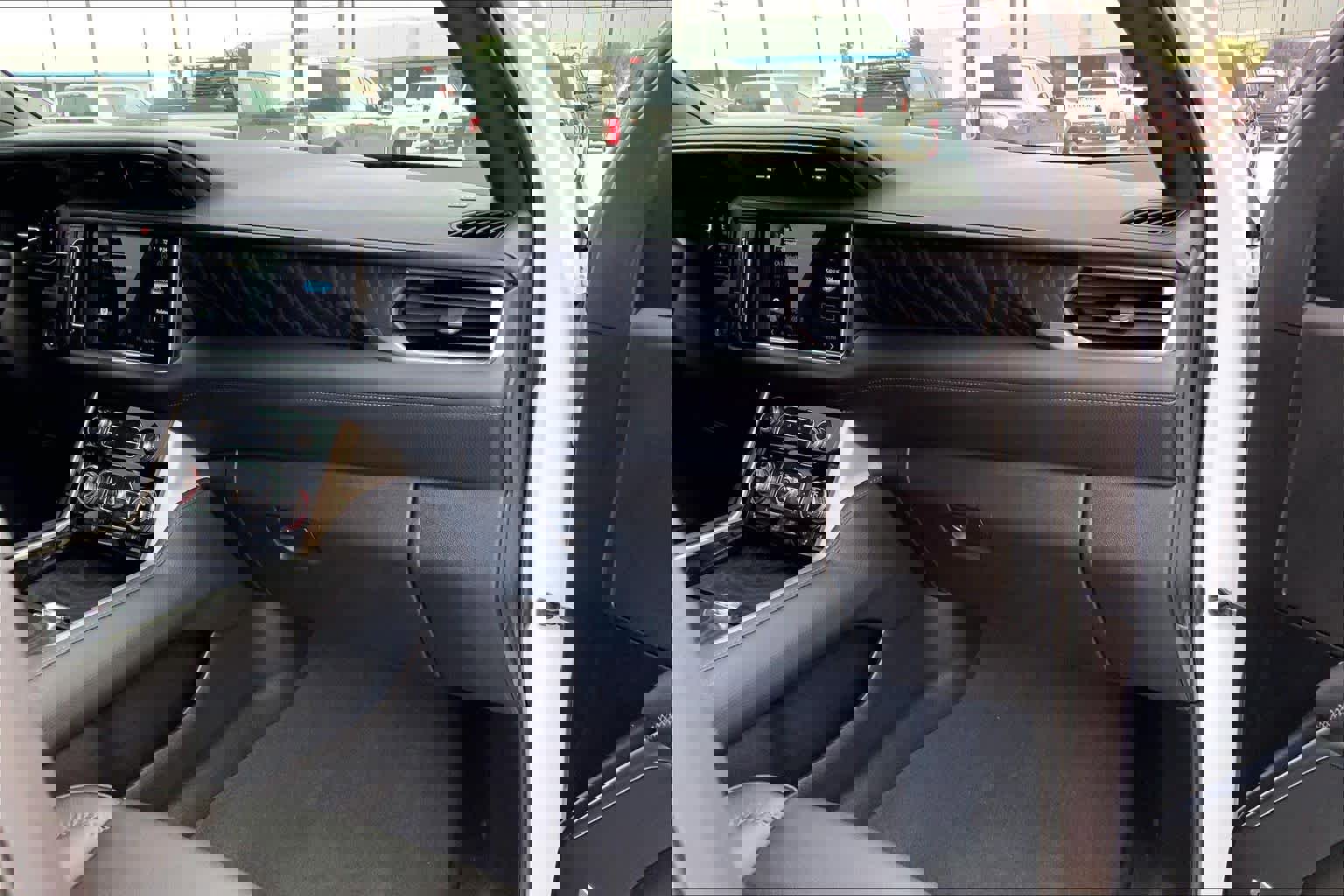 Used 2022 GMC Yukon Denali w/ Denali Premium Package image 19