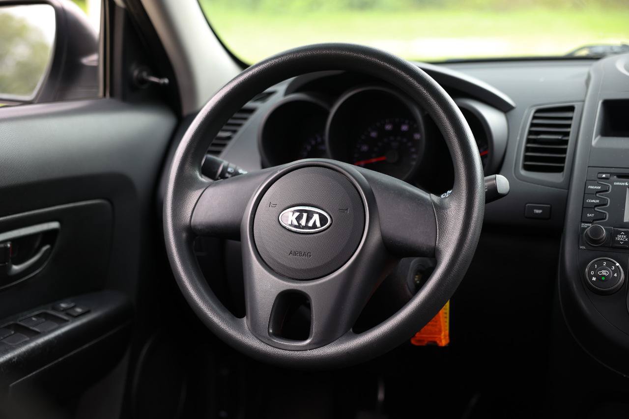 Used 2010 Kia Soul FWD image 25