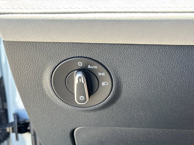 New 2026 Volkswagen Taos SE FWD image 19