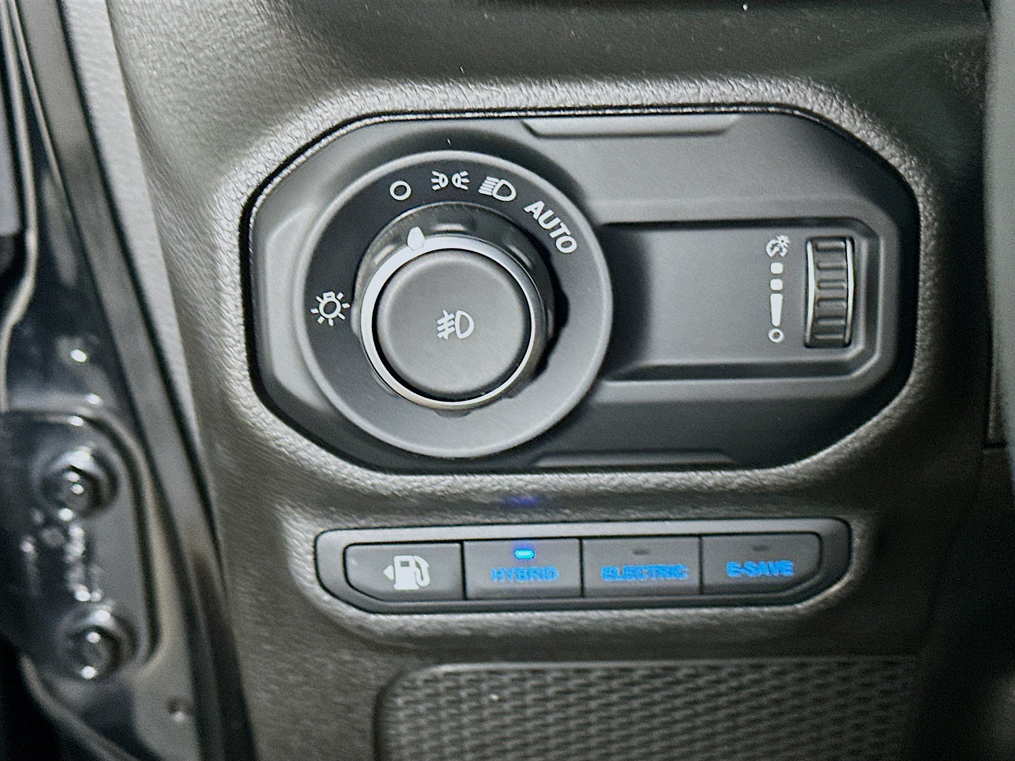 Used 2023 Jeep Wrangler Unlimited Sahara AWD/4WD image 17