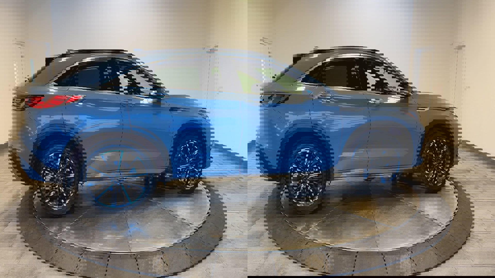 Certified 2025 INFINITI QX55 Luxe w/ Cargo Package image 9