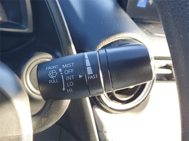 Used 2019 Toyota Yaris L image 19