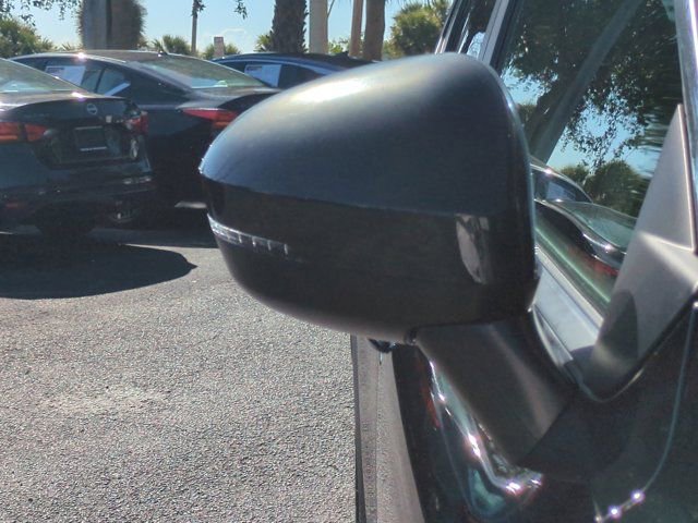 Used 2023 Nissan Rogue SV FWD image 13