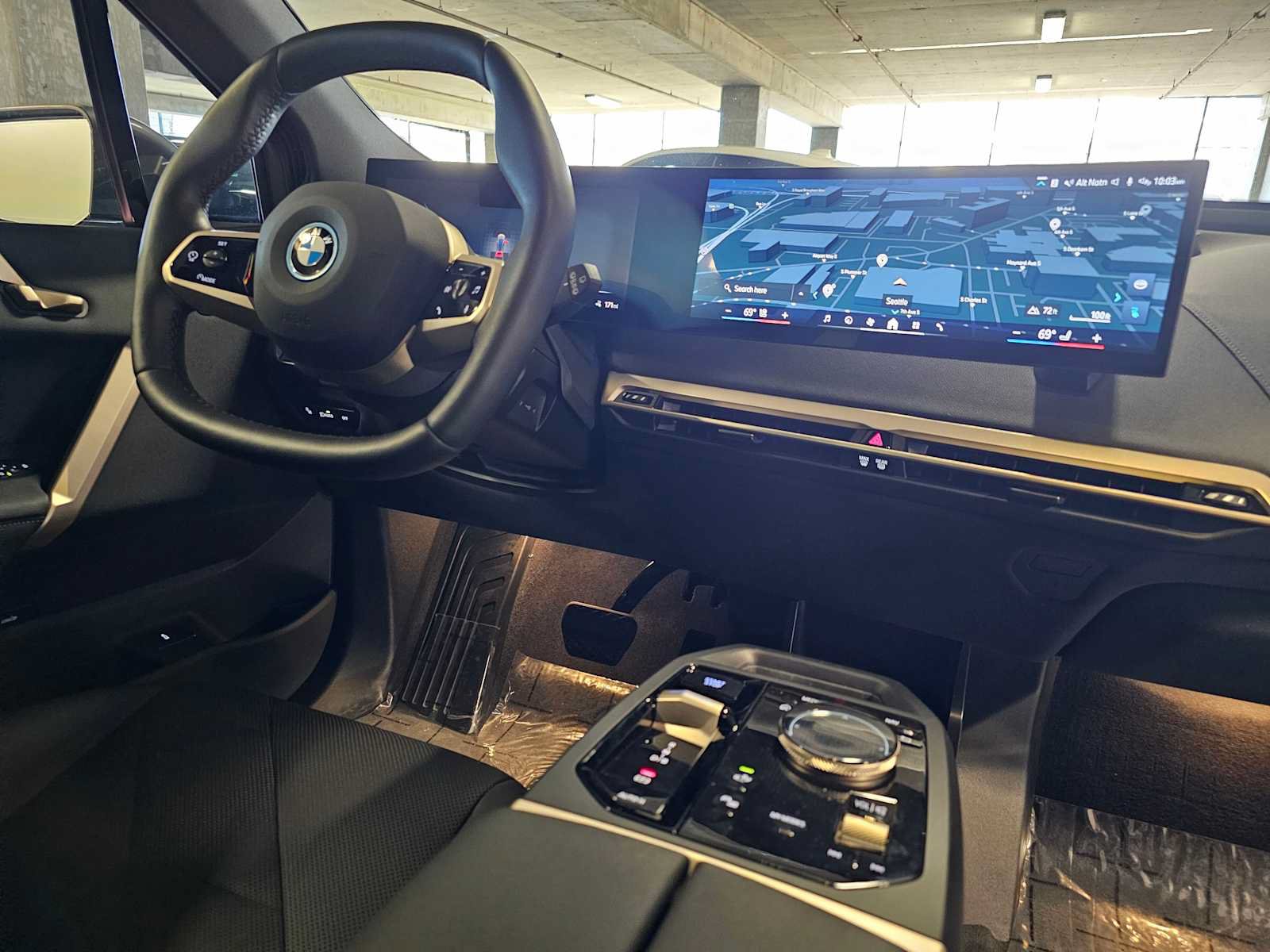 Used 2025 BMW iX xDrive50 w/ Sport Package AWD/4WD image 32