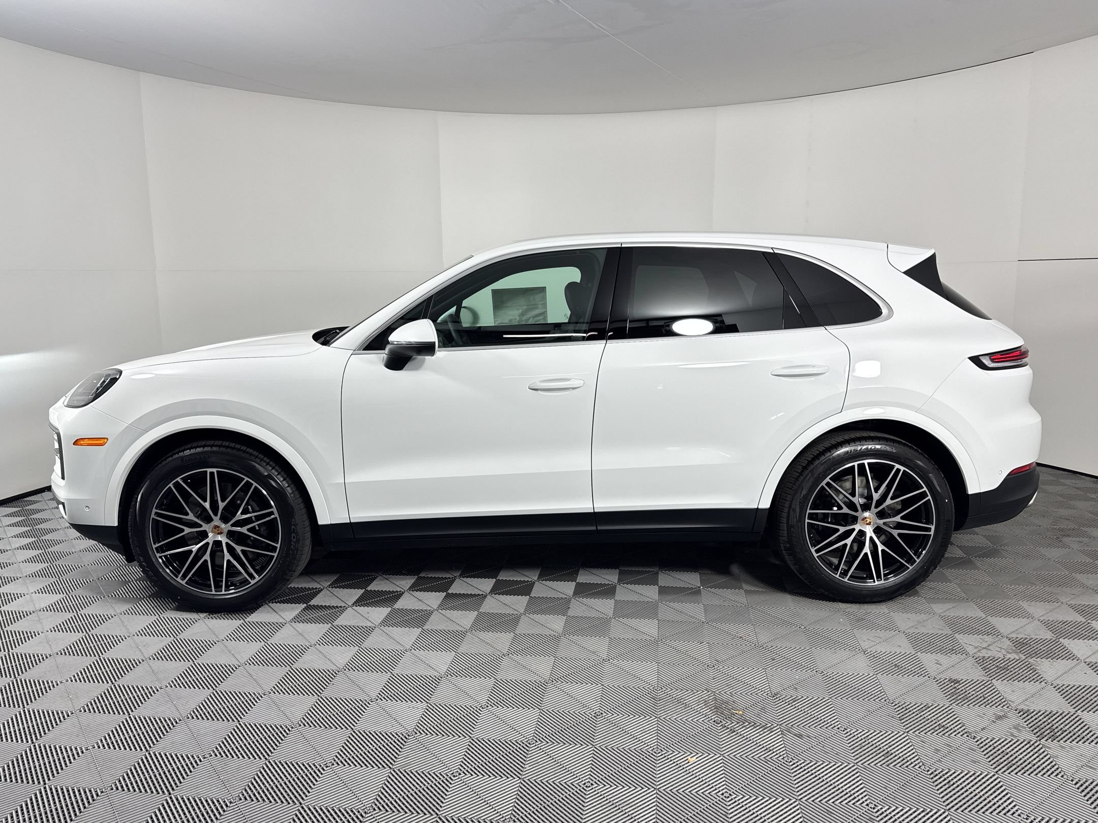 Certified 2026 Porsche Cayenne AWD/4WD image 2