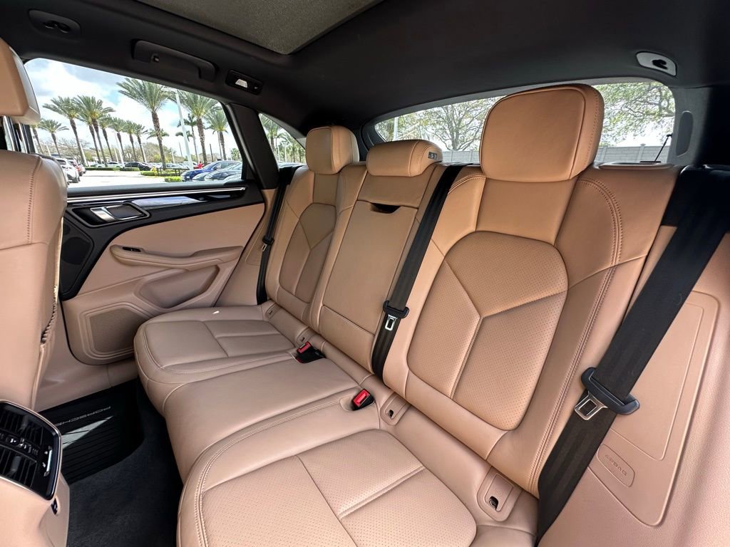 Certified 2024 Porsche Macan image 37