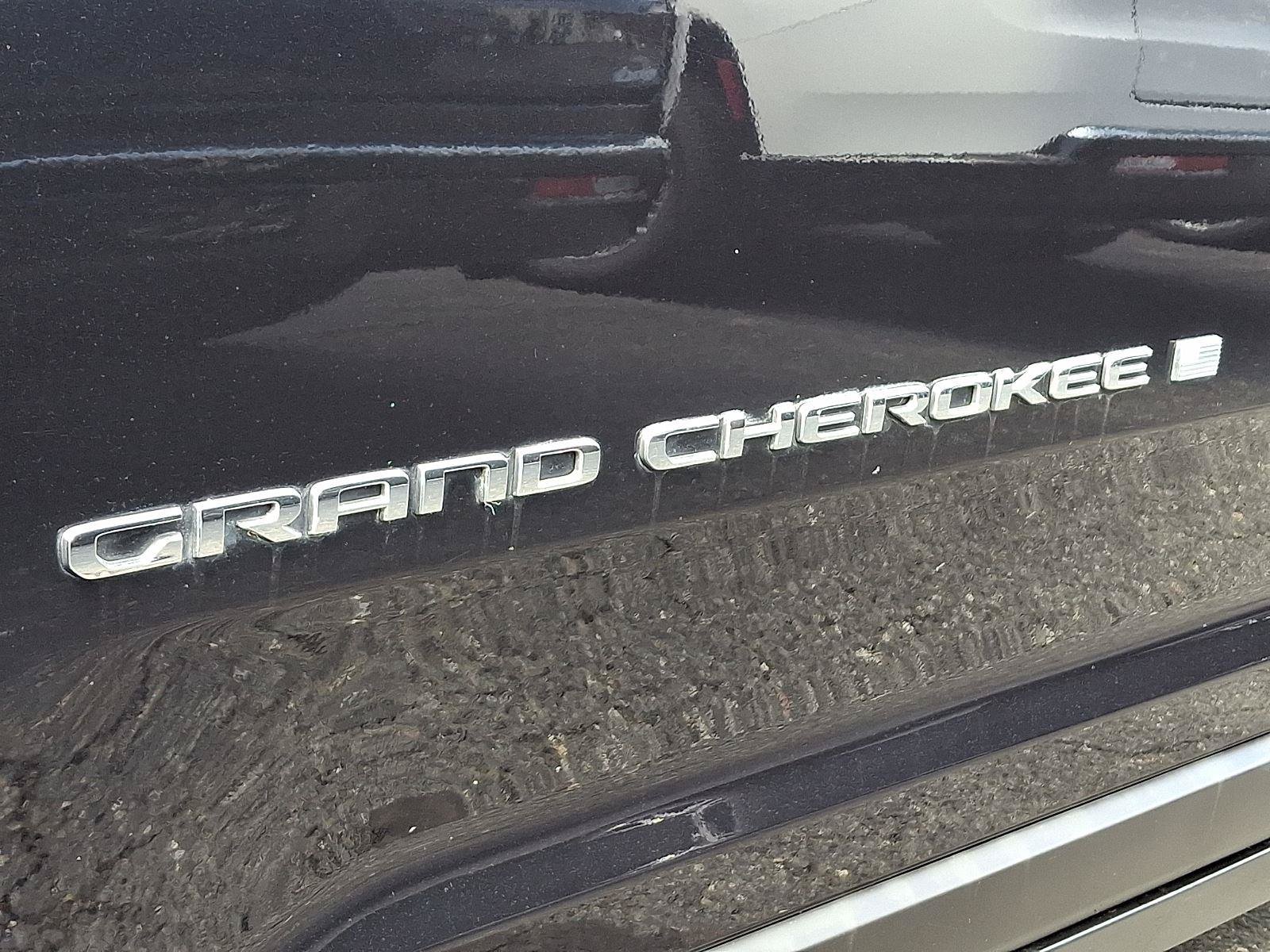 Used 2023 Jeep Grand Cherokee Limited AWD/4WD image 31