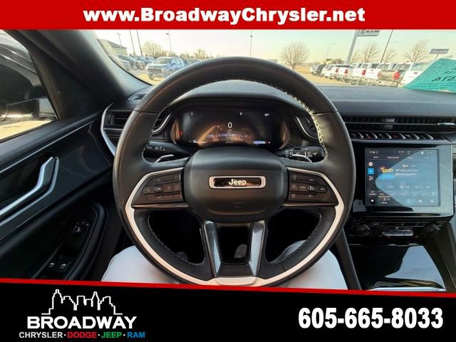 Used 2023 Jeep Grand Cherokee L Laredo image 17