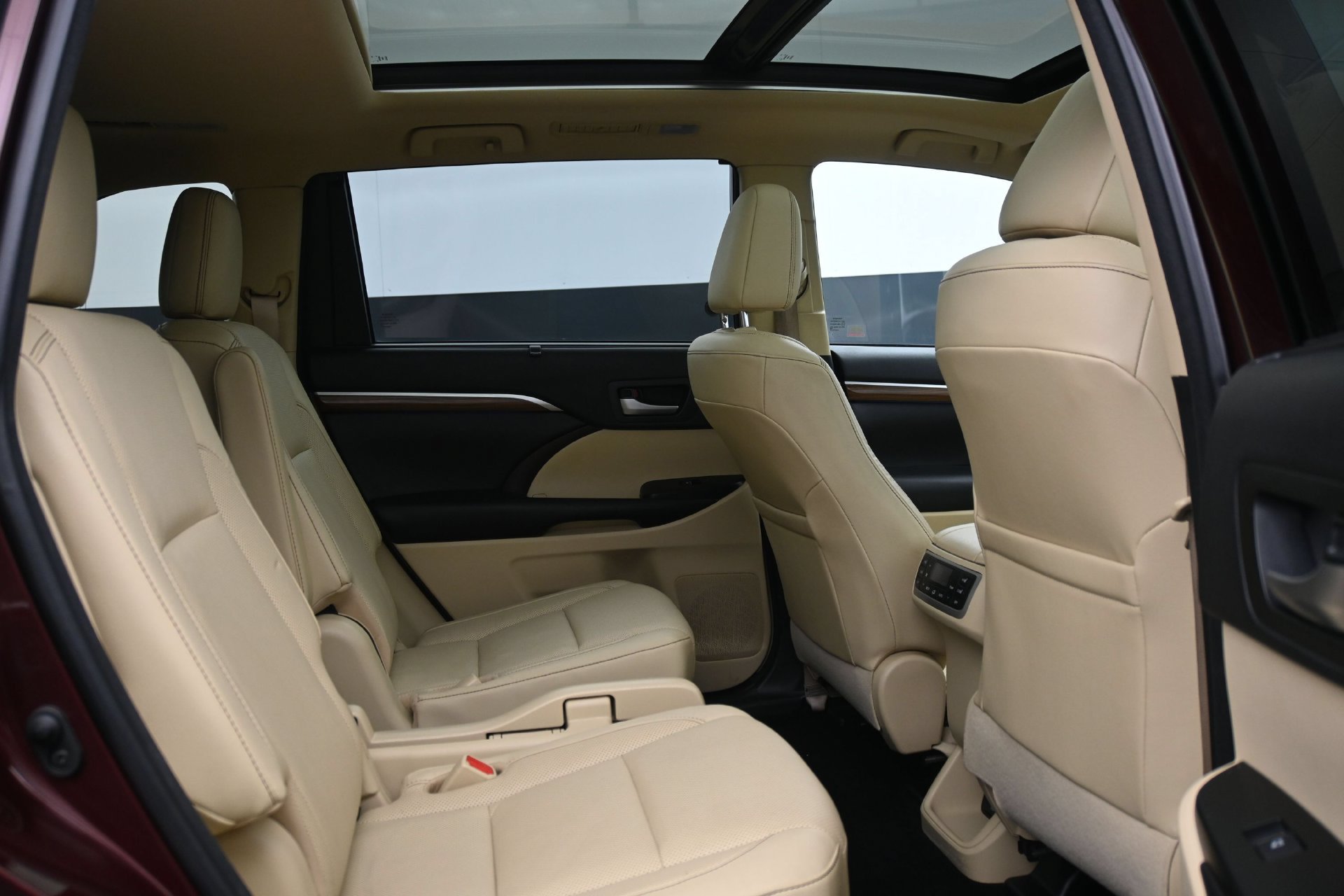 Used 2018 Toyota Highlander Limited Platinum w/ Carpet Mat Package (TMS) AWD/4WD image 14