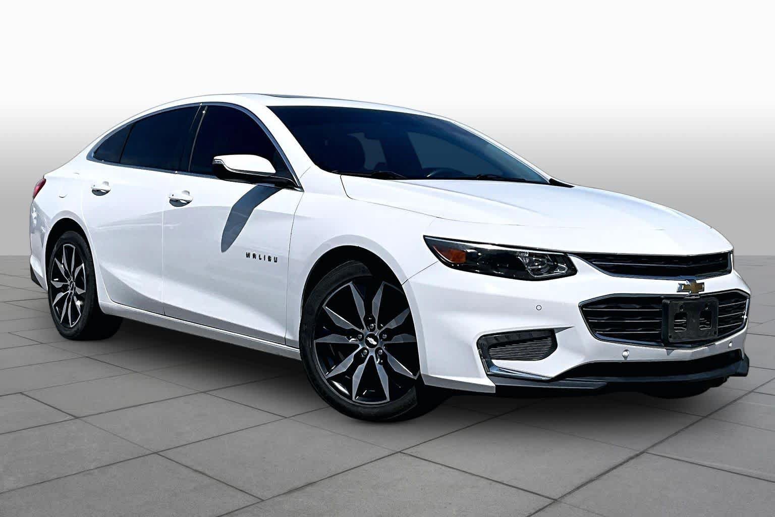 Used 2018 Chevrolet Malibu LT w/ Leather Package FWD image 2