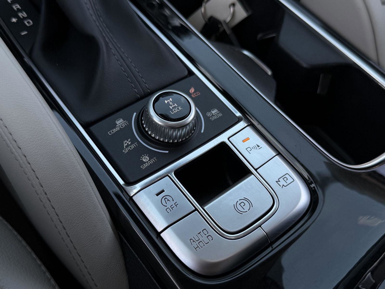 Used 2024 Kia Telluride SX w/ Towing Package image 18