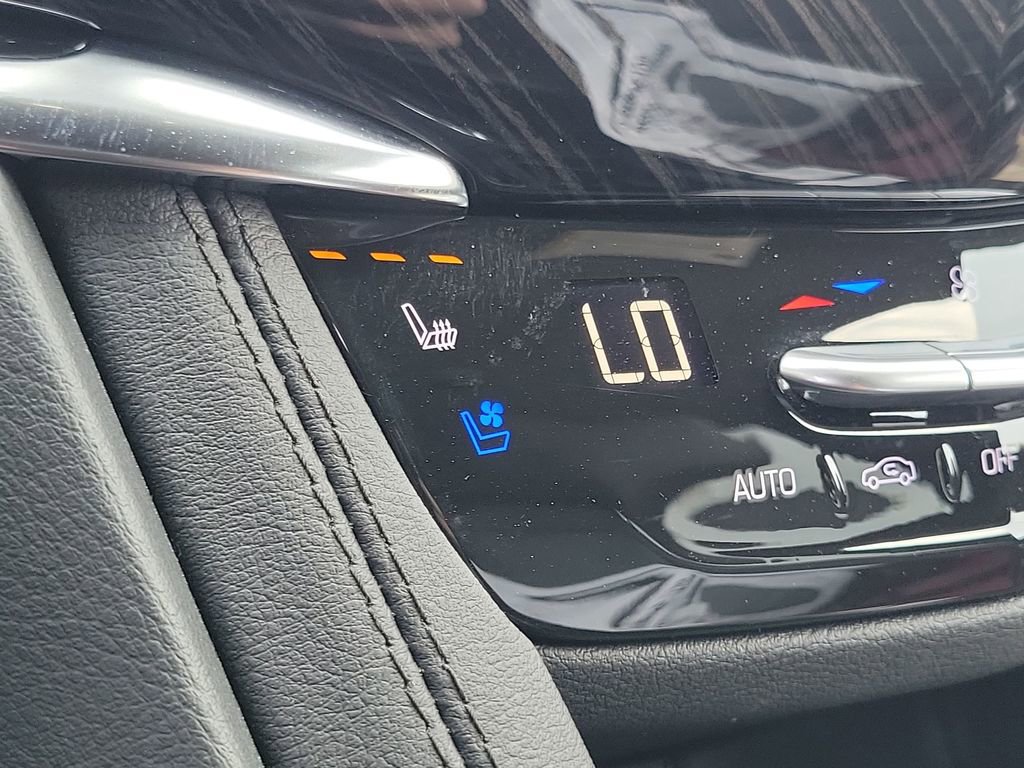 Used 2025 Cadillac XT6 Premium Luxury w/ Technology Package FWD image 35