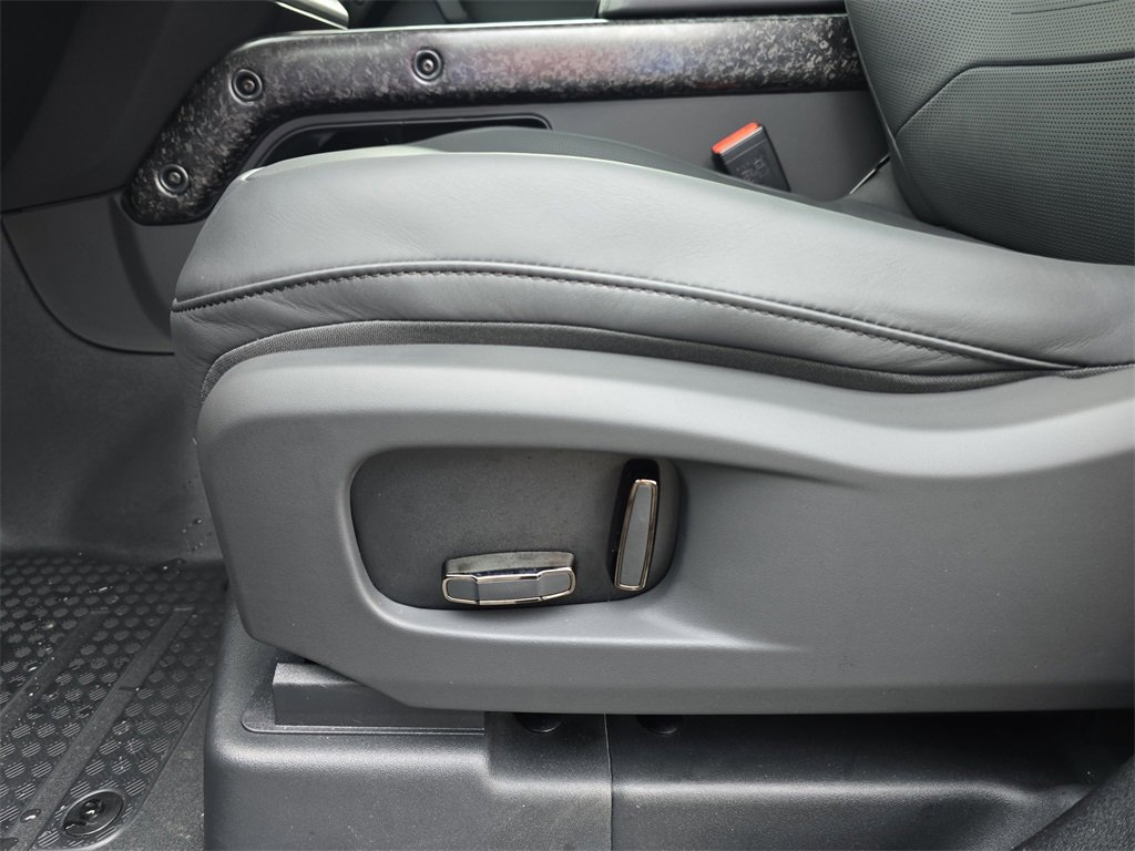 New 2026 Land Rover Defender 110 OCTA image 31