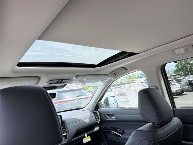 New 2026 Nissan Pathfinder Platinum AWD/4WD image 10