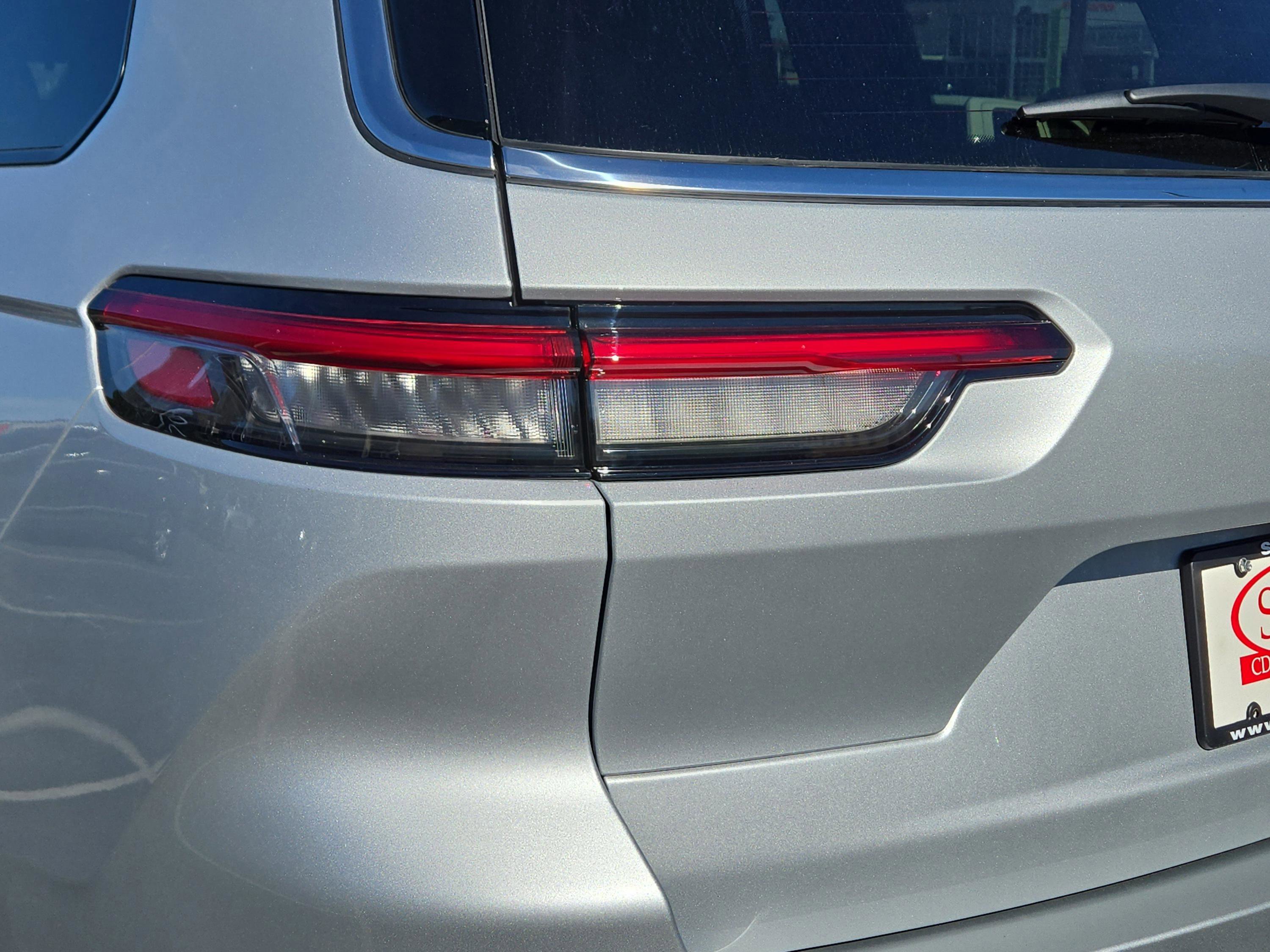 New 2025 Jeep Grand Cherokee L Limited image 9