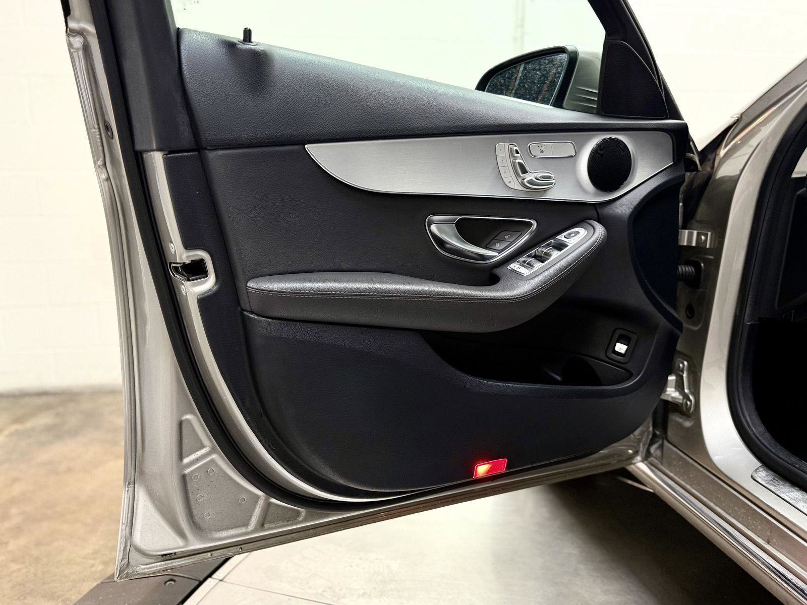 Used 2019 Mercedes-Benz C 300 4MATIC Sedan image 12