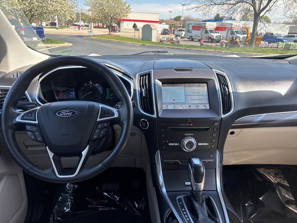 Used 2017 Ford Edge Titanium w/ Technology Package AWD/4WD image 14