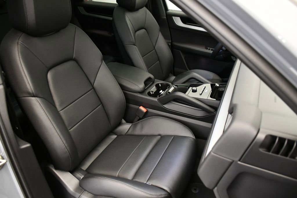 Certified 2025 Porsche Cayenne image 50