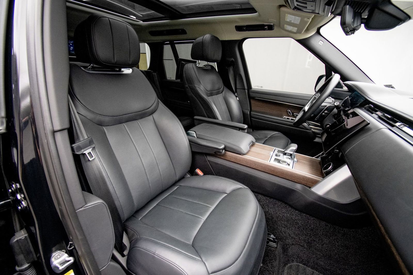 Used 2023 Land Rover Range Rover Autobiography image 14