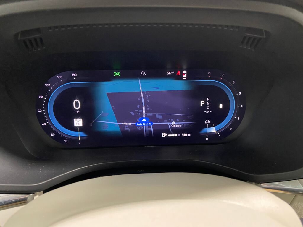 Used 2023 Volvo XC60 B5 Plus image 16