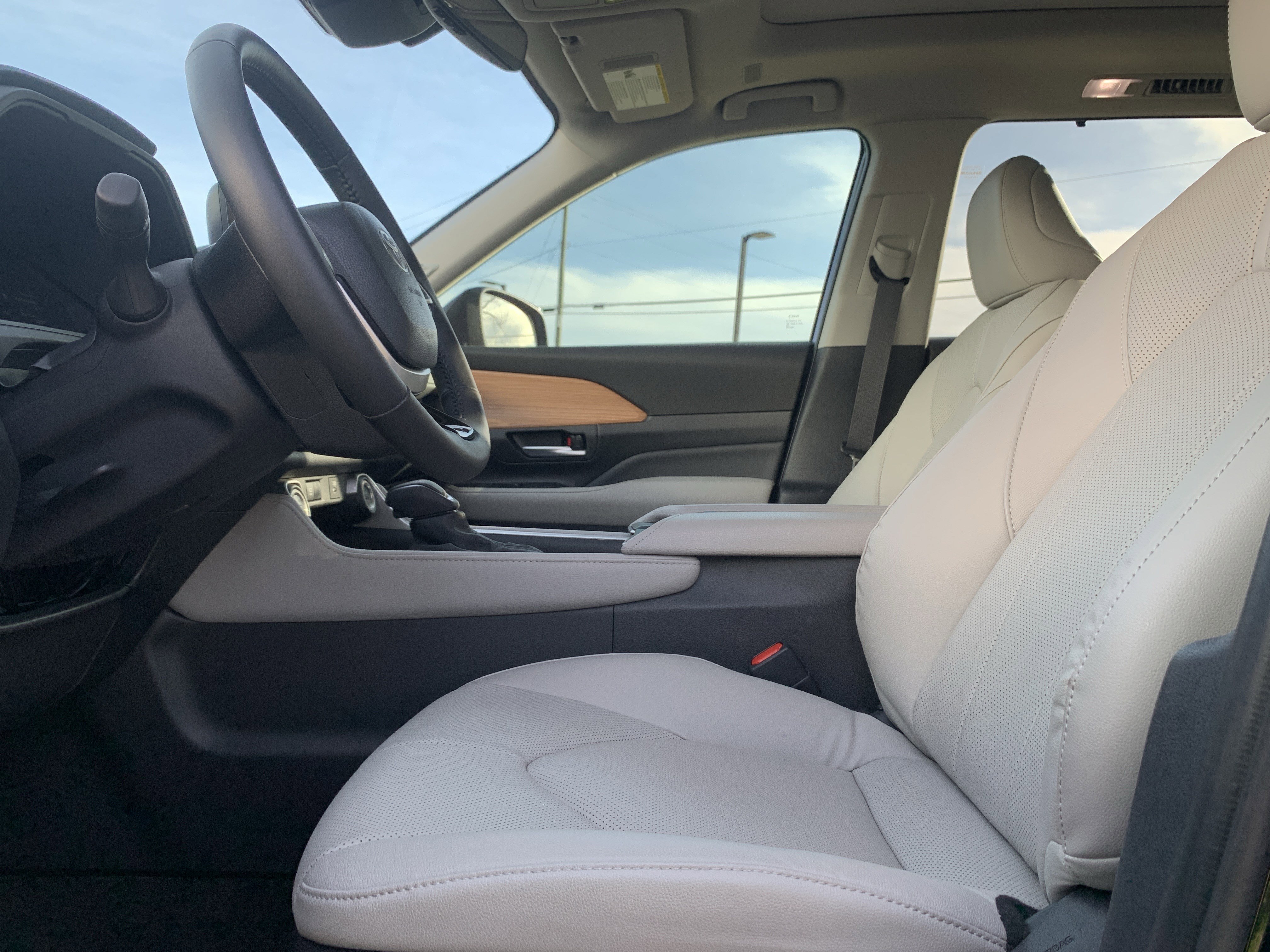 Used 2025 Toyota Grand Highlander AWD image 16