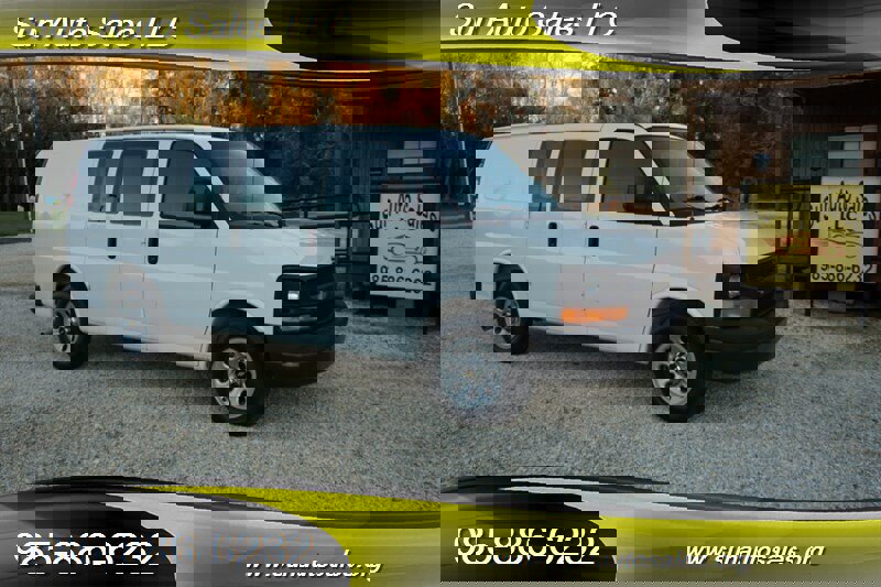 Used 2010 Chevrolet Express 1500 image 1