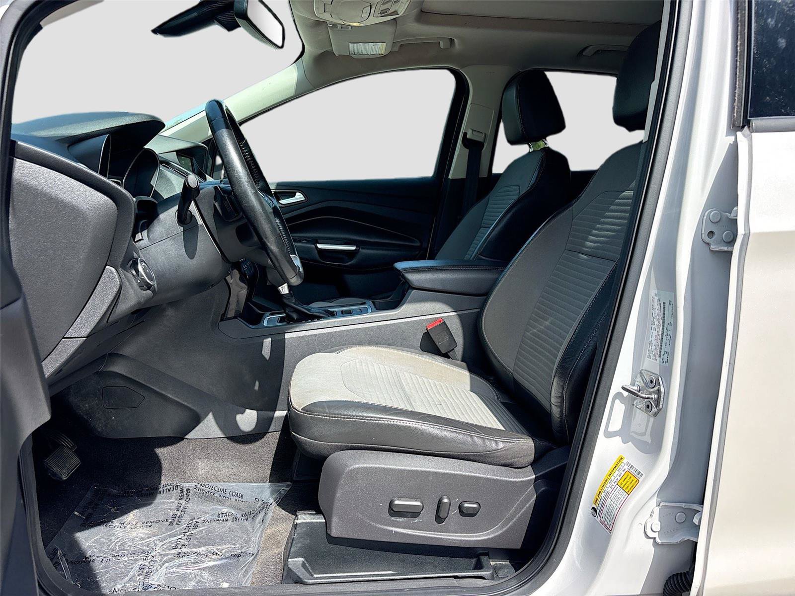 Used 2017 Ford Escape Titanium AWD/4WD image 21