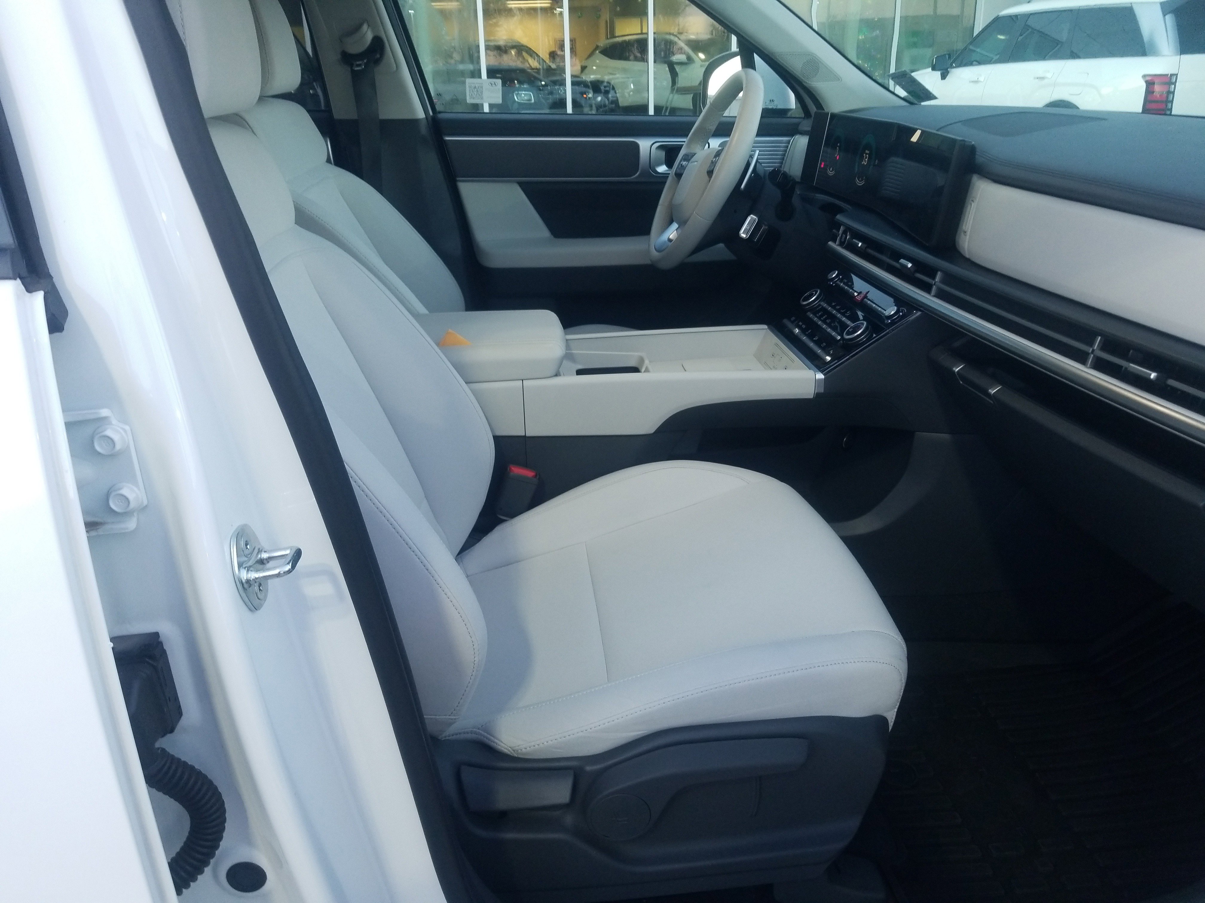 Certified 2025 Hyundai Santa Fe SE image 17