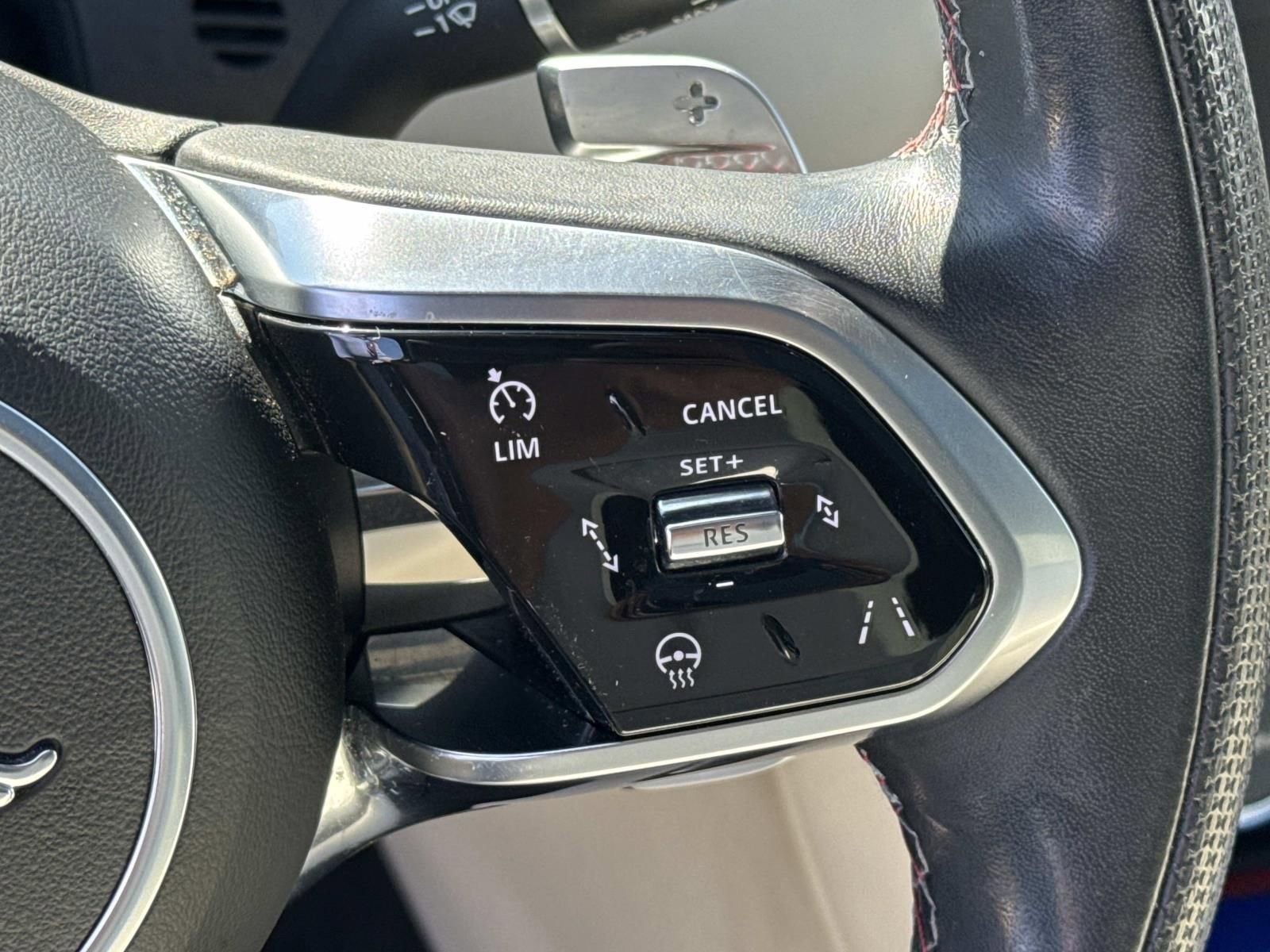 Used 2023 Jaguar F-PACE SVR image 24