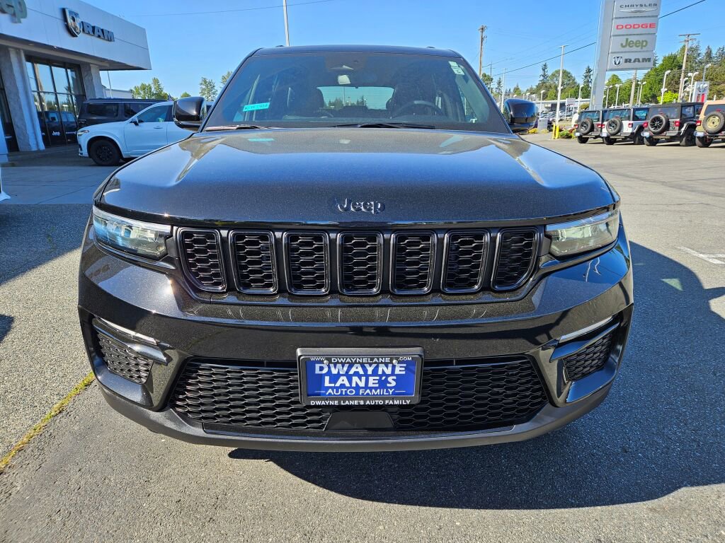 Used 2024 Jeep Grand Cherokee Limited w/ Black Appearance Package AWD/4WD image 8