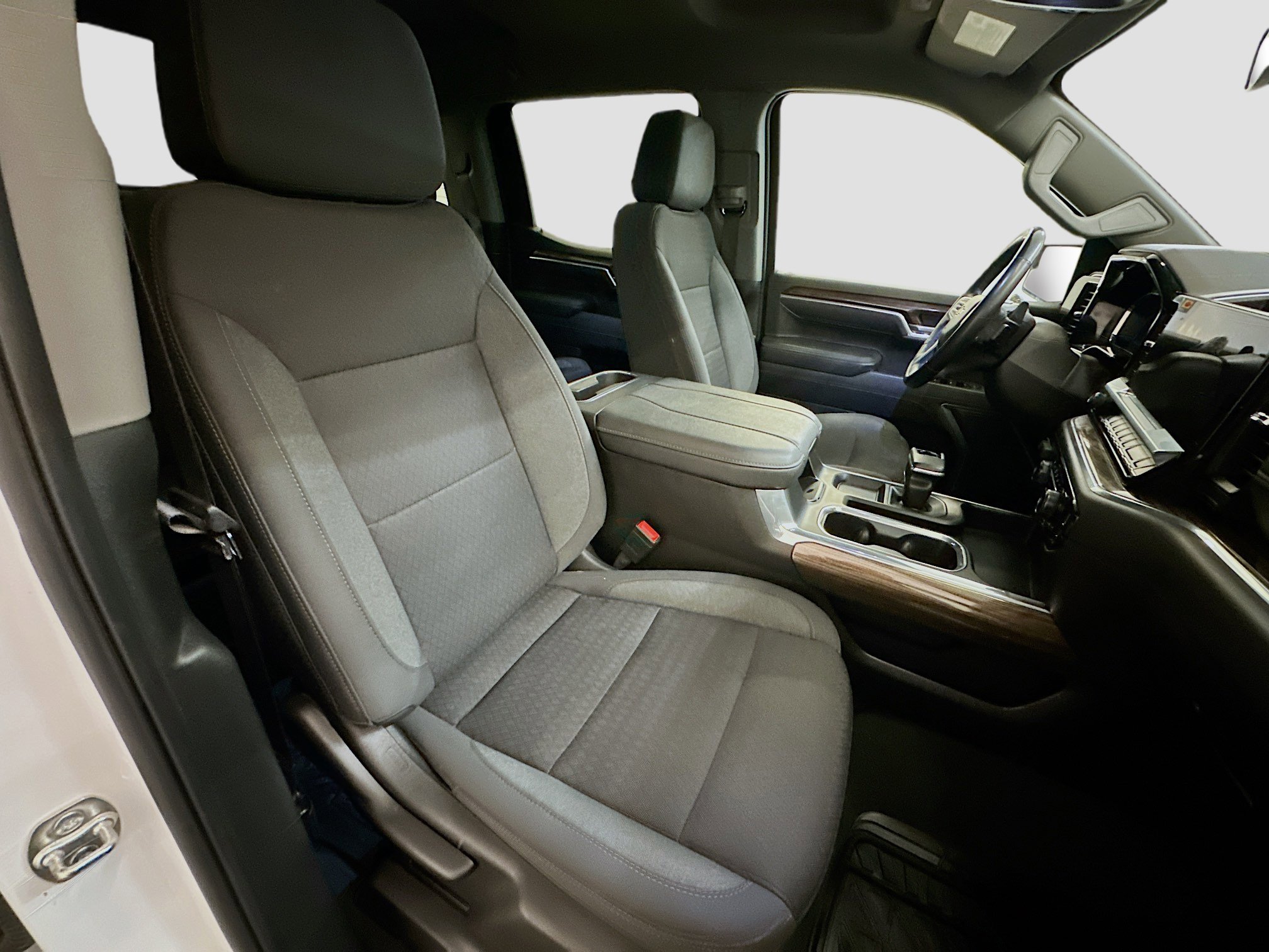 Used 2025 Chevrolet Silverado 1500 LT image 32