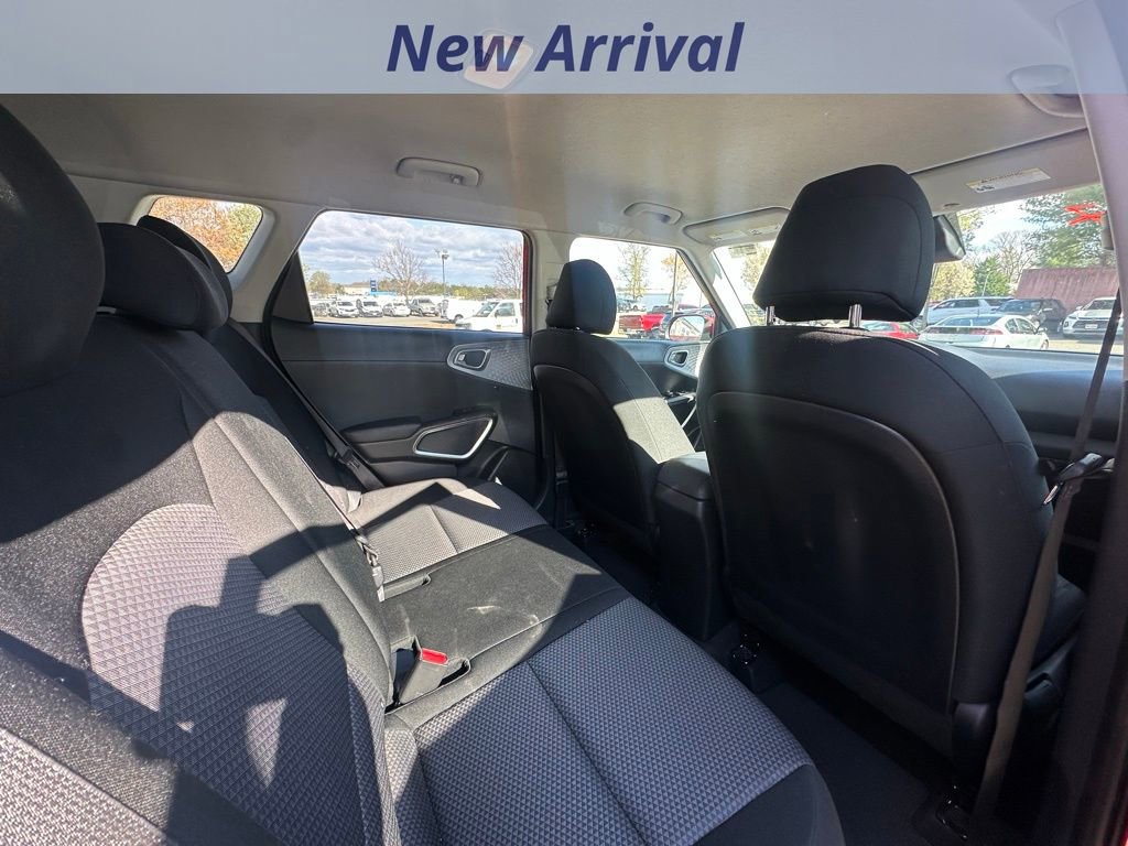 Used 2025 Kia Soul LX w/ LX Technology Package image 7