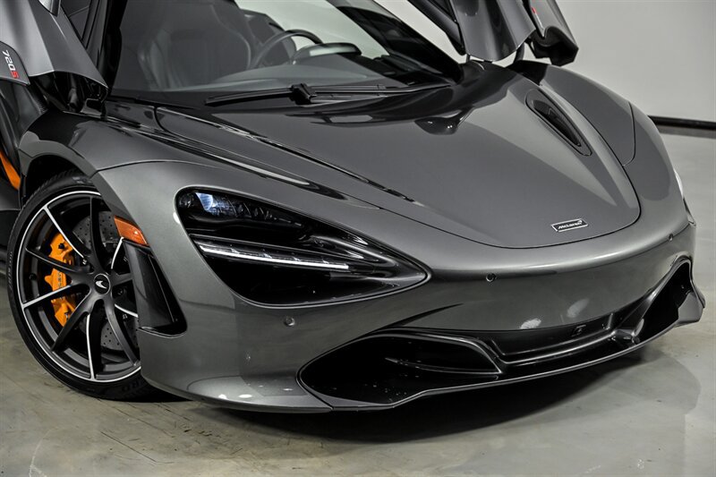 Used 2019 McLaren 720S RWD image 3