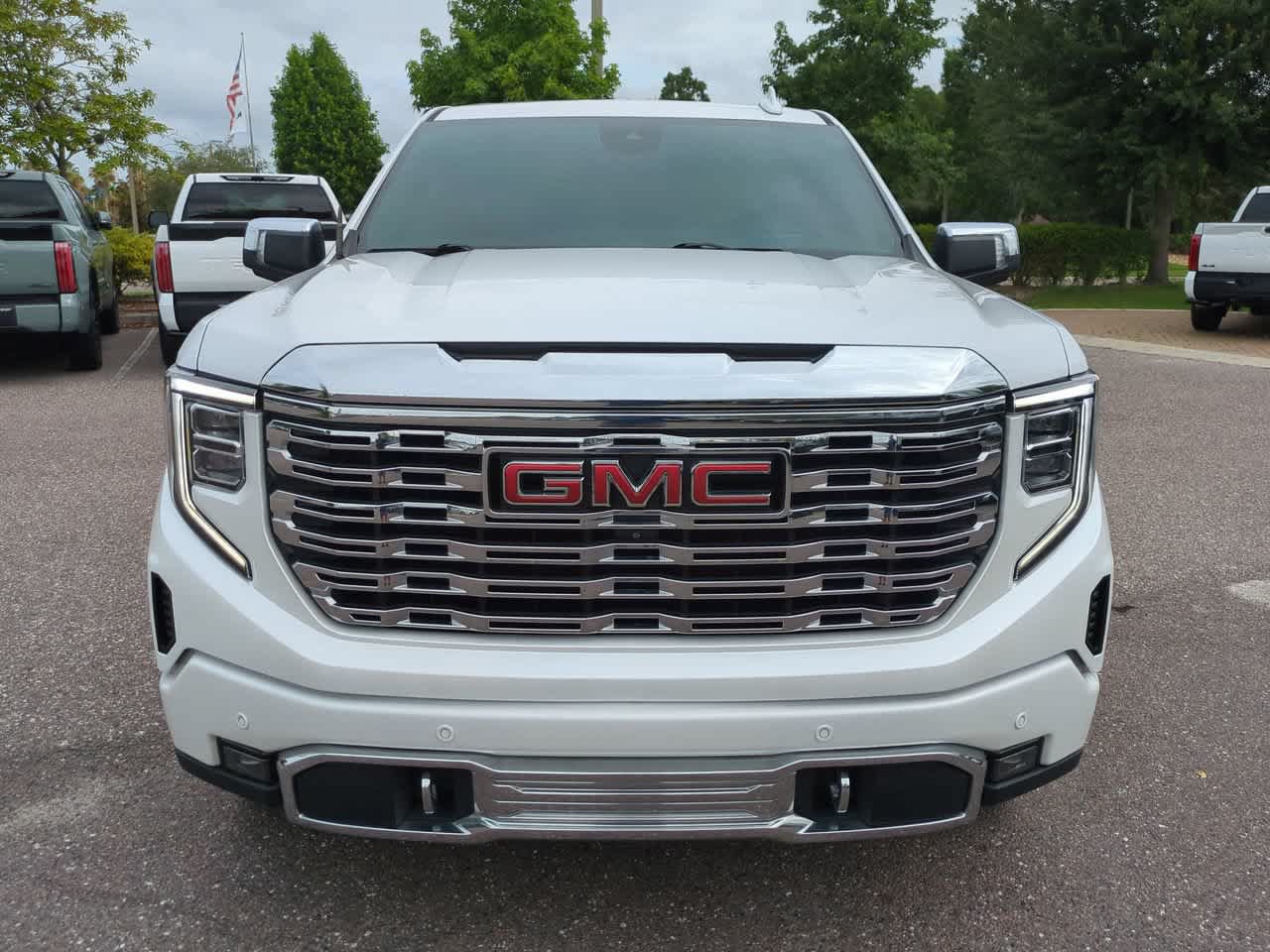 Used 2023 GMC Sierra 1500 Denali w/ Technology Package AWD/4WD image 9
