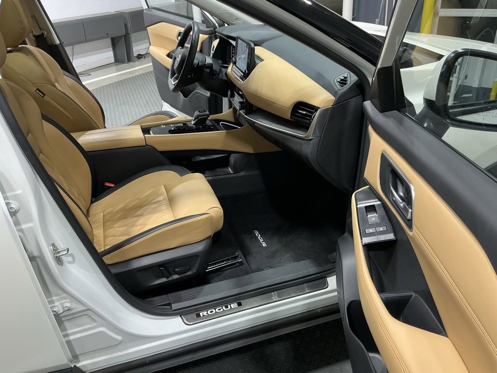 Used 2023 Nissan Rogue Platinum w/ Platinum Premium Package image 5