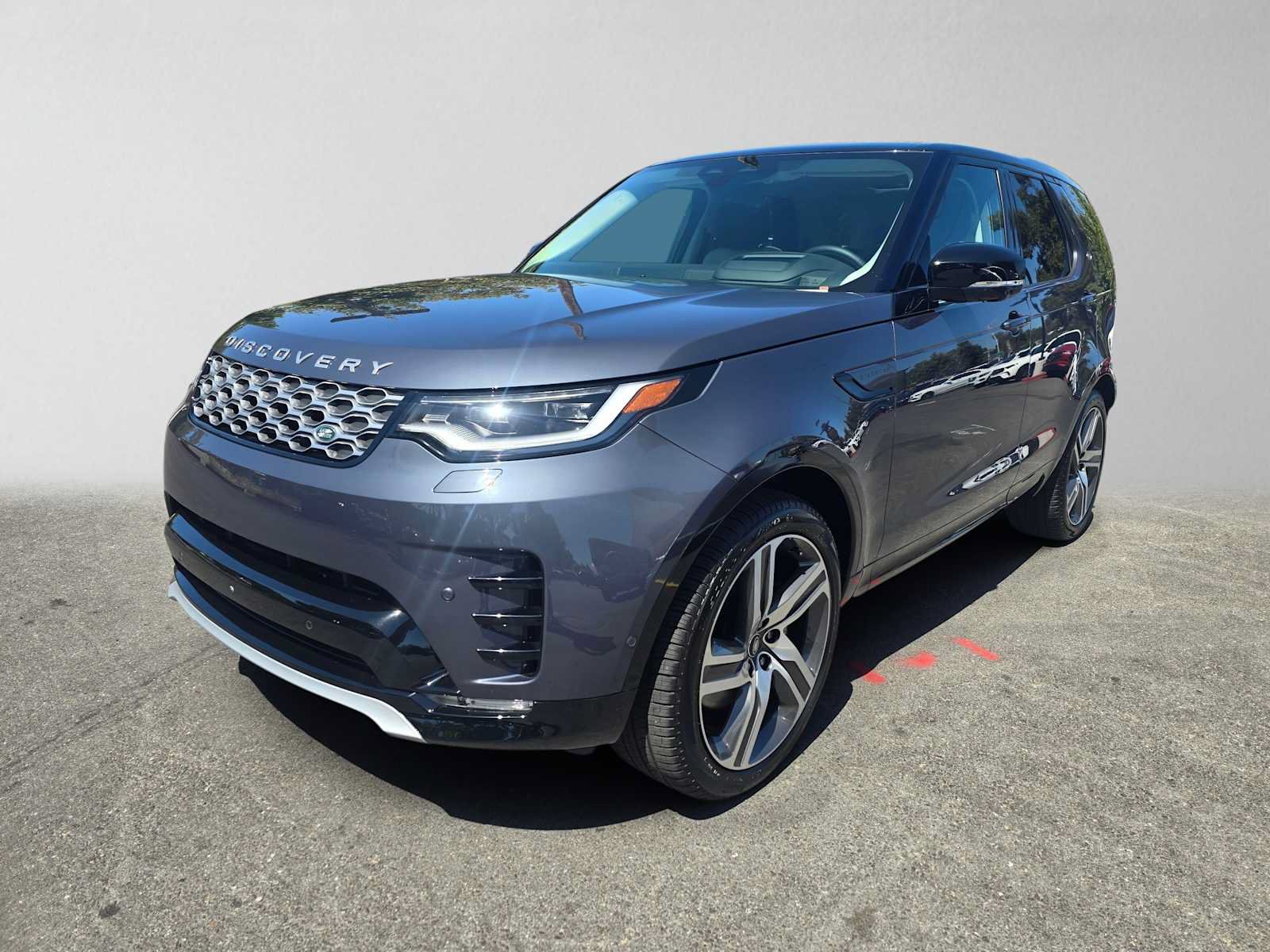 Used 2025 Land Rover Discovery Metropolitan Edition AWD/4WD image 7