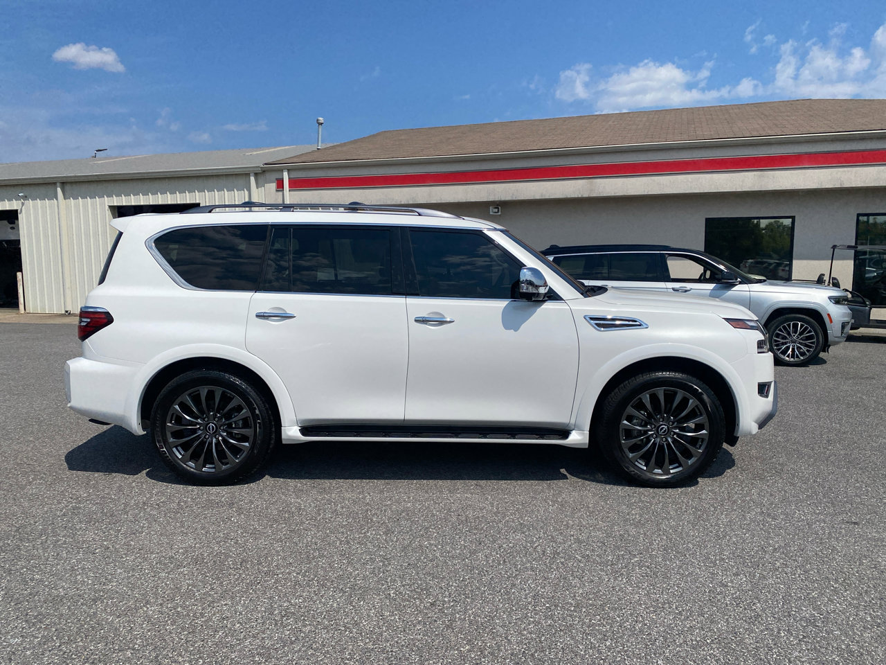 Used 2024 Nissan Armada Platinum w/ Captain's Chairs Package image 4