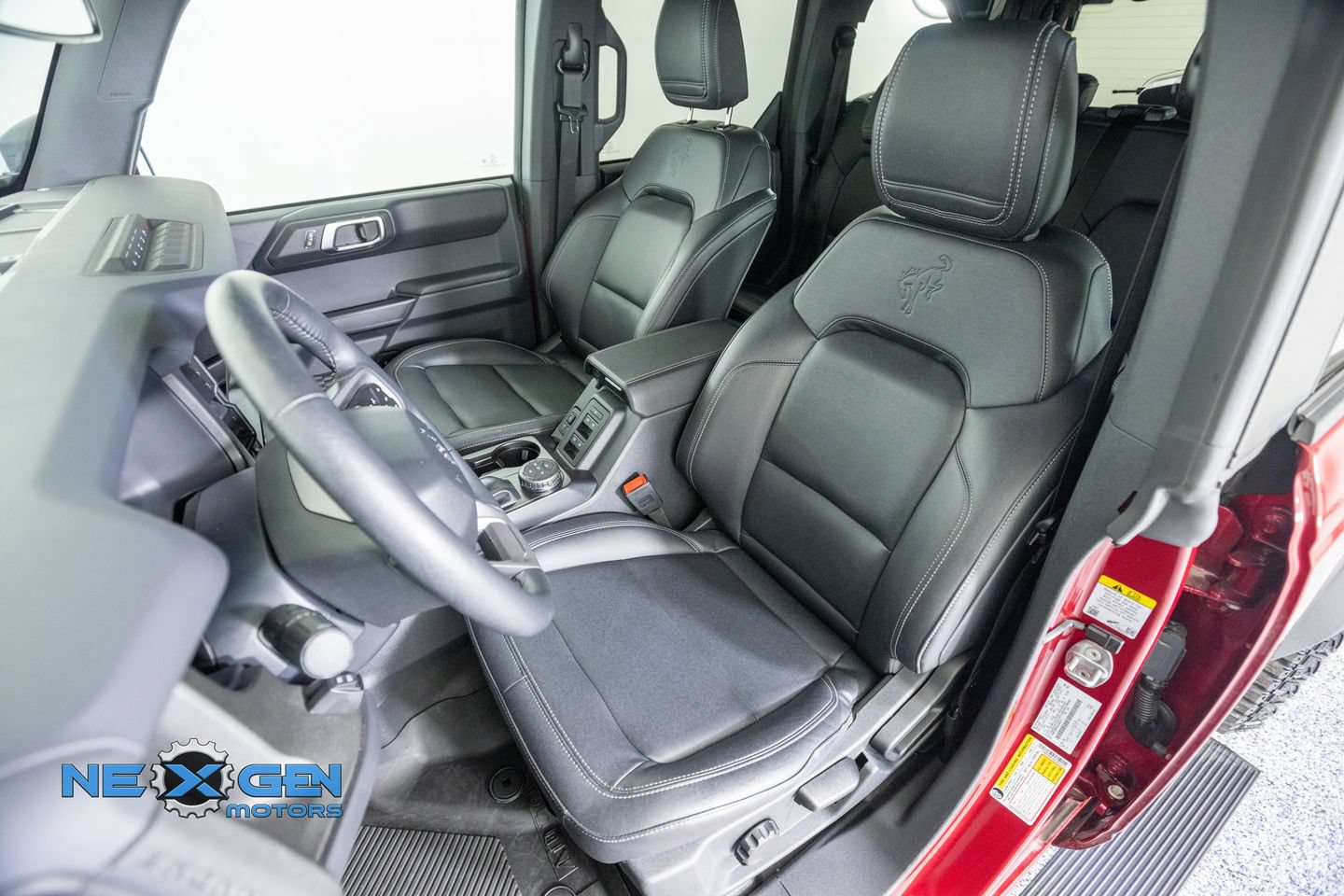 Used 2025 Ford Bronco Badlands AWD/4WD image 29