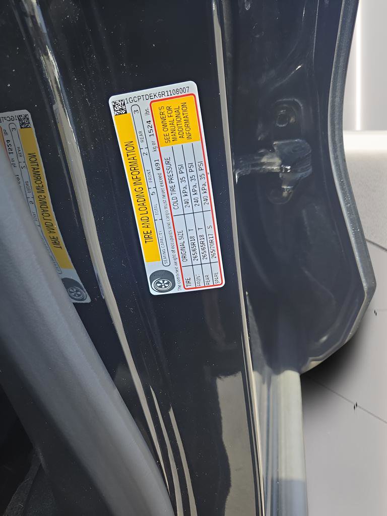 Used 2024 Chevrolet Colorado Z71 w/ Z71 Convenience Package 2 image 8