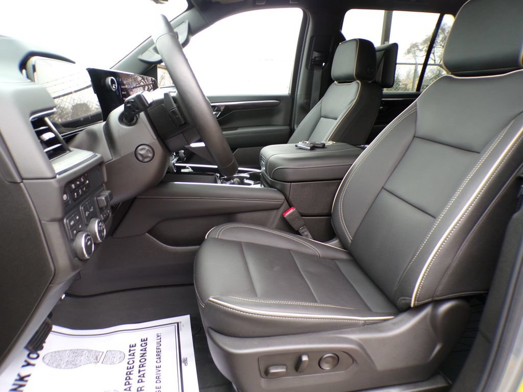 Used 2025 Chevrolet Tahoe Premier AWD/4WD image 15