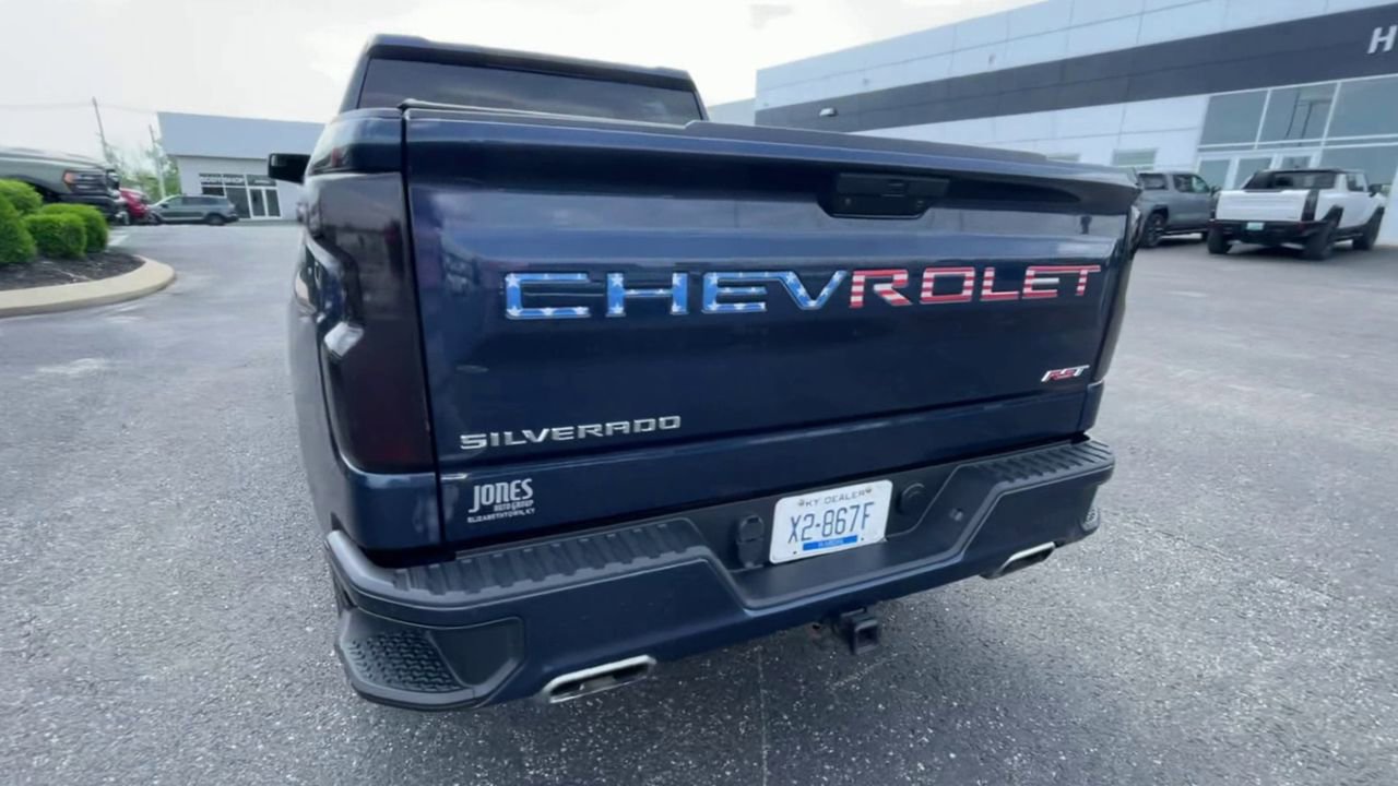 Used 2021 Chevrolet Silverado 1500 RST image 2